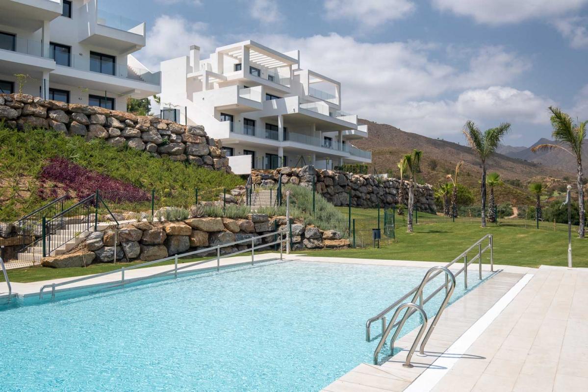 Fairways dispose d’une grande piscine avec accès à la plage située dans de magnifiques jardins, d’une salle de sport intérieure et d’un espace spa avec ja...